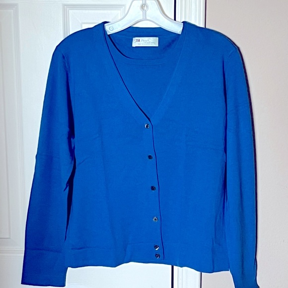 Pearls & Cashmere set - Picture 2 of 9